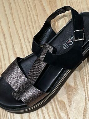 Stella Black Sandals with Metallic Bronze Straps Italy size 39/US 9